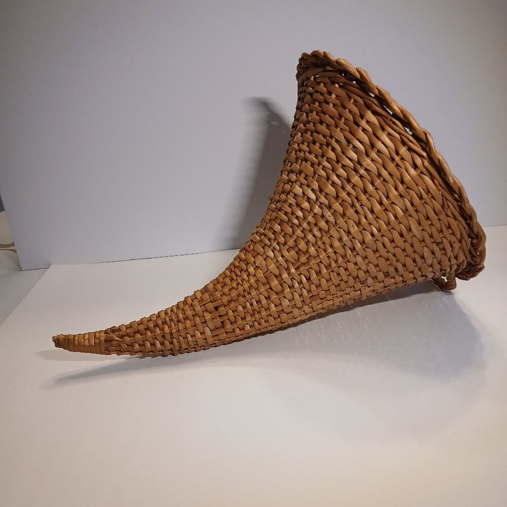 WOVEN WICKER CORNUCOPIA BASKET